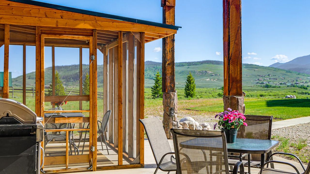 Romantic Airbnbs for Valentine's Day Getaway - Studio Cabin in Cora, Wyoming 1
