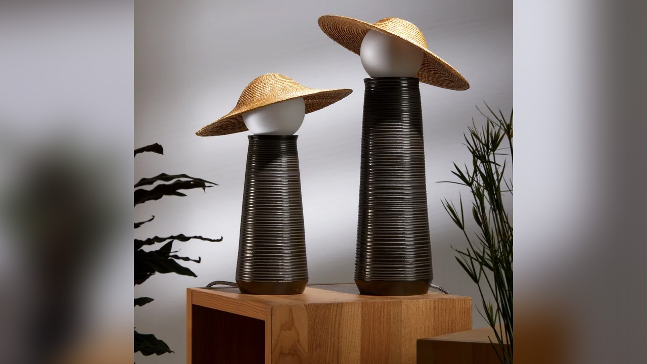 The table lamps resemble rural people lost in thought