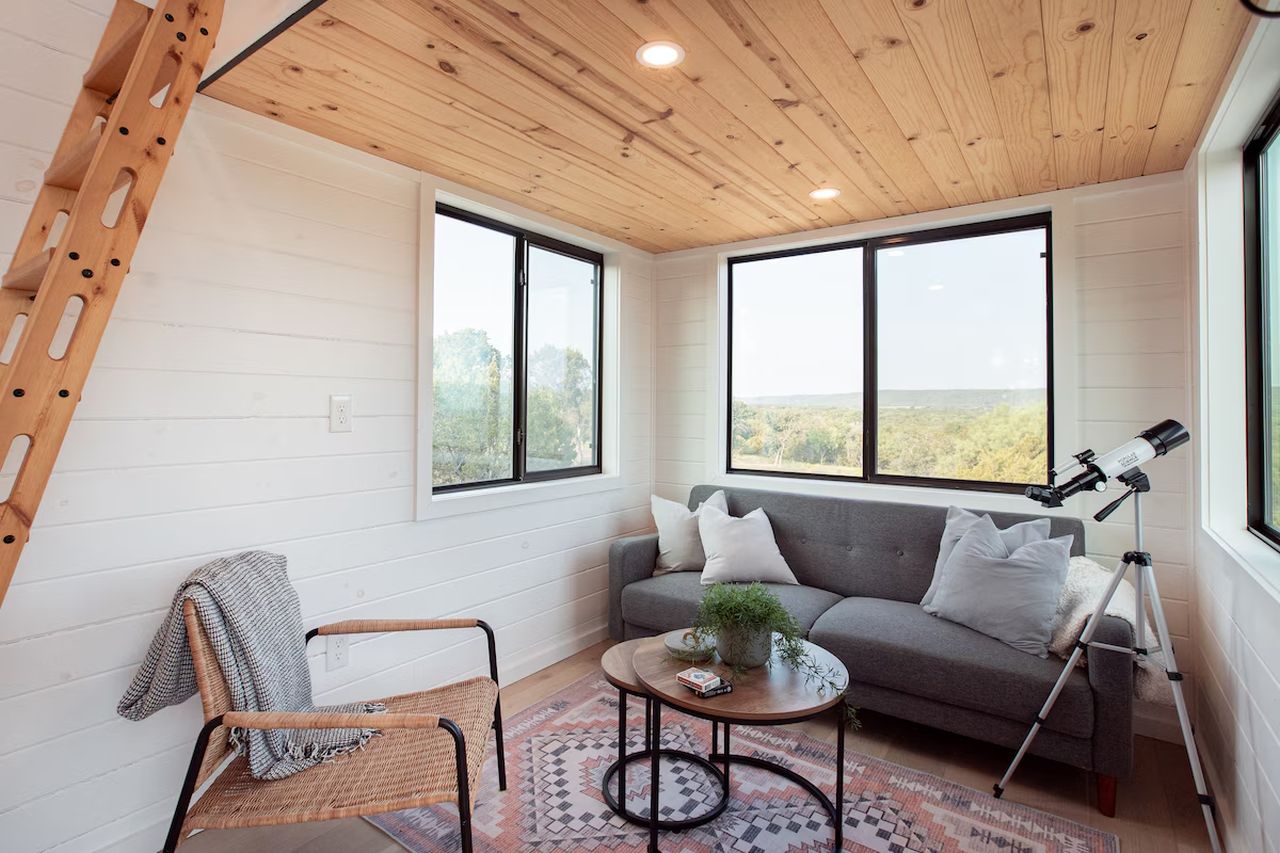 Tranquil Tiny House_Living room (2)