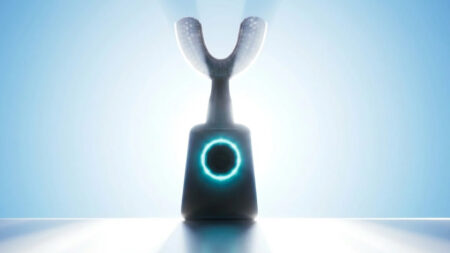 Y-Brush Halo Cleans Mouth Bacteria Within Seconds While Examining Oral Health Y-brush Halo