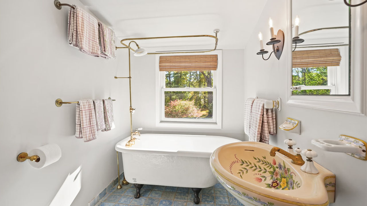 $5M Drew Barrymore New York Estate - bathroom