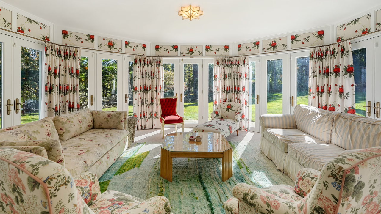 $5M Drew Barrymore New York Estate - living area