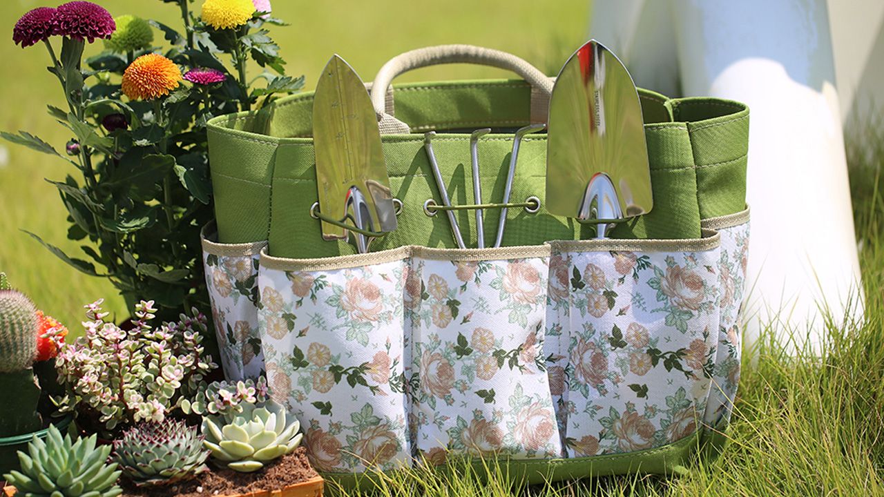 Best gardening equipments to buy - Grenebo 9-Piece Tool With Handbag