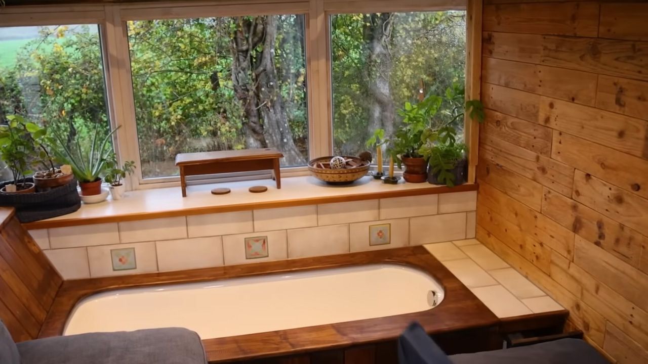 Clare's Tiny House bathtub