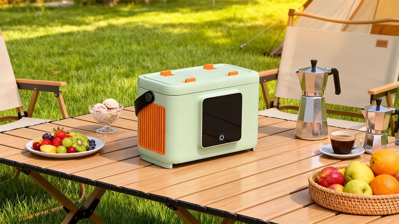 Miocube Mini Icemaker is Perfect for Both Home and Travel Use