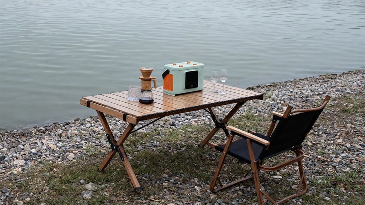 Miocube Mini Icemaker is Perfect for Both Home and Travel Use