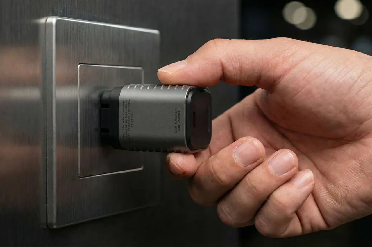 100W GaN charger Supertiny by Rolling Square