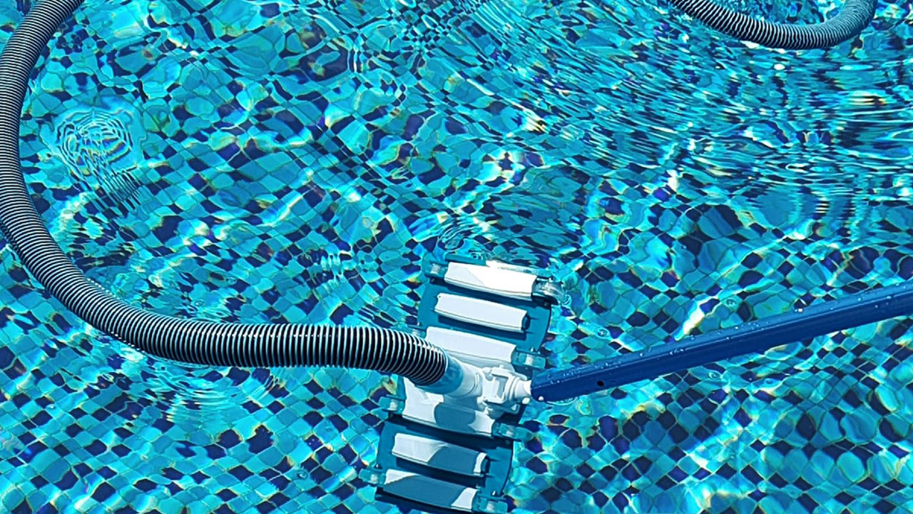 Rotatable Handle Vacuum Head with Hoses and Wheels