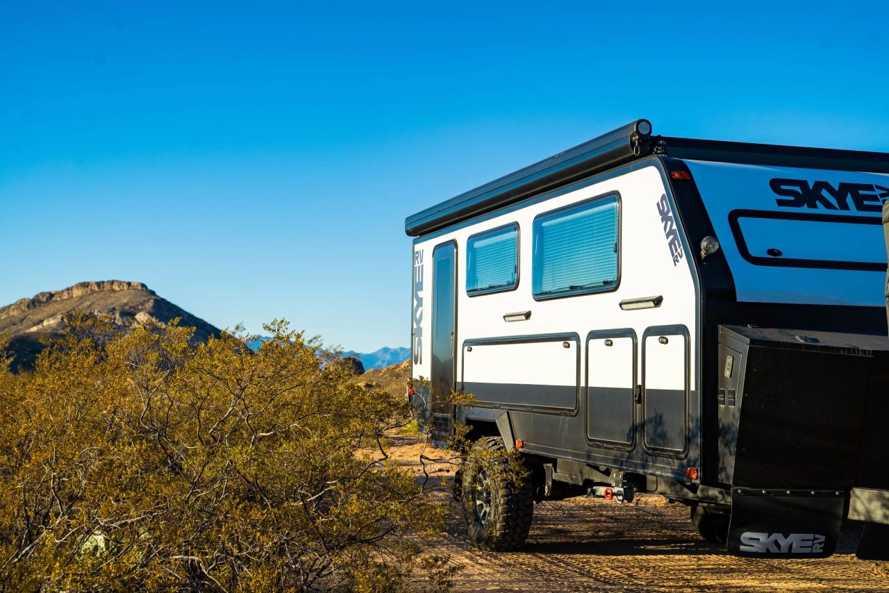 SkyeRV 14-00 Hybrid Pop-Top Camper