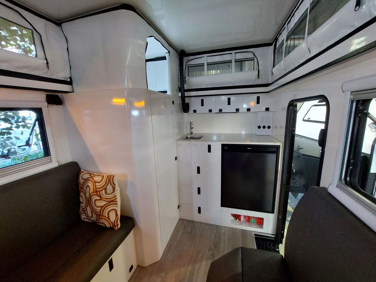 SkyeRV 14-00 Hybrid Pop-Top Camper