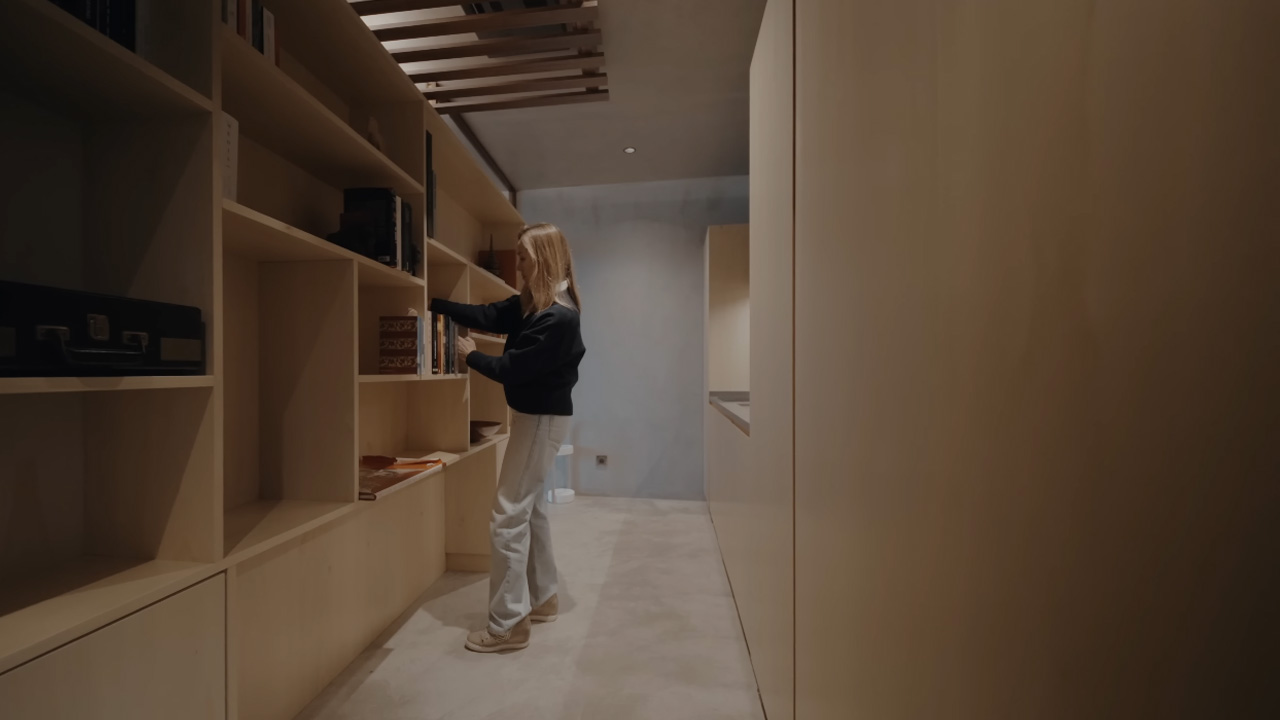 The multipurpose large cabinetry is conveient