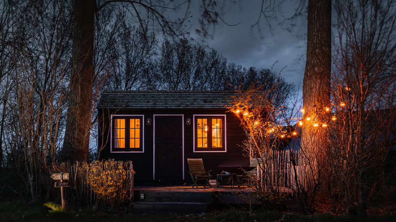The cozy and romantic atmosphere in the Tiny Poppy House