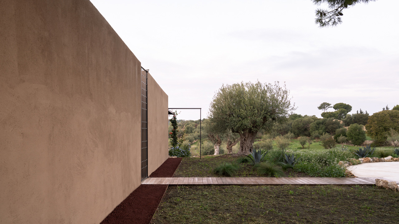 The circular kiln leads to the modern extension