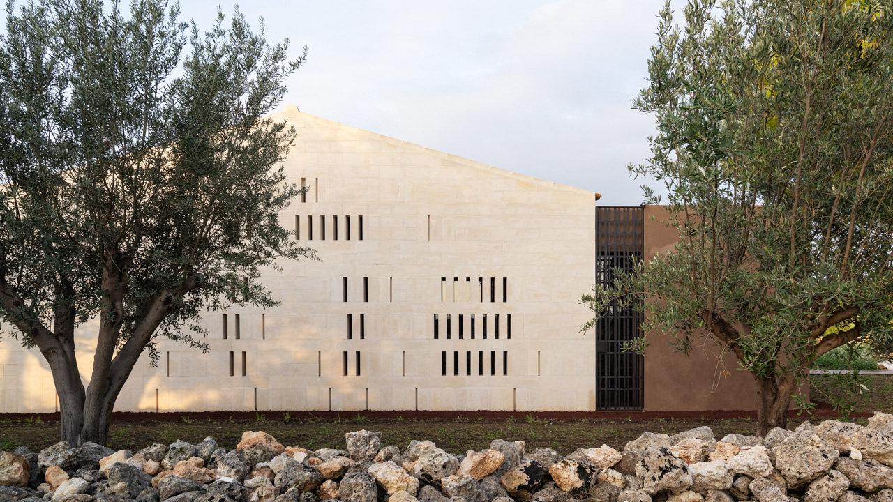 The two separate wings merge into one