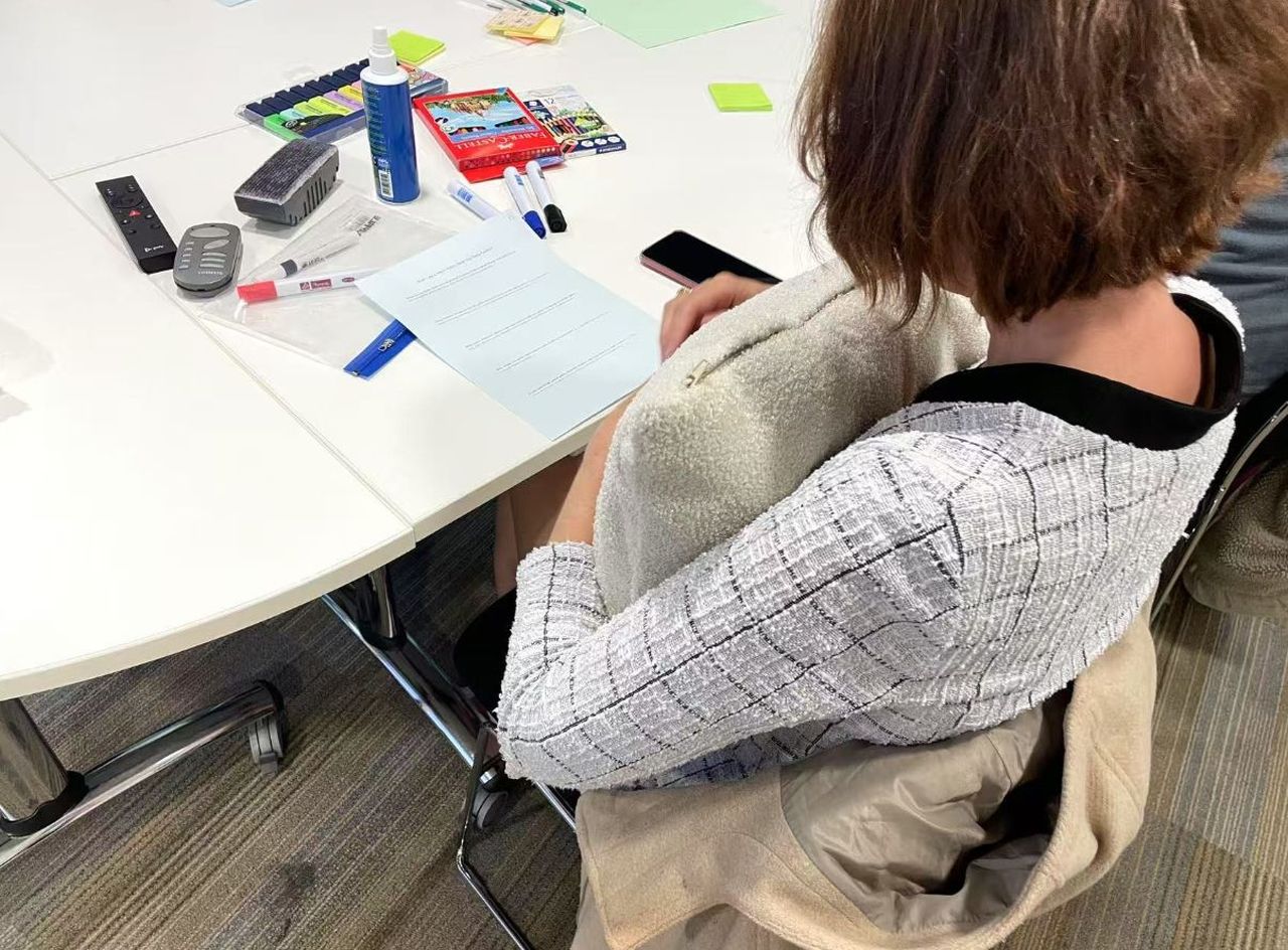 This Smart Pillow Developed at University of Glasgow Lets You Stream Music With Hugs