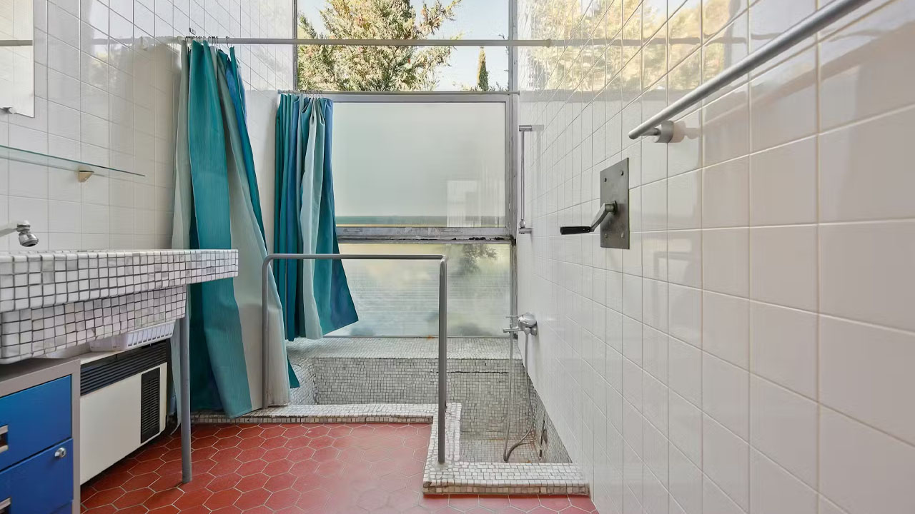 1931 Modernist Le Corbusier Villa in South of France - bathroom