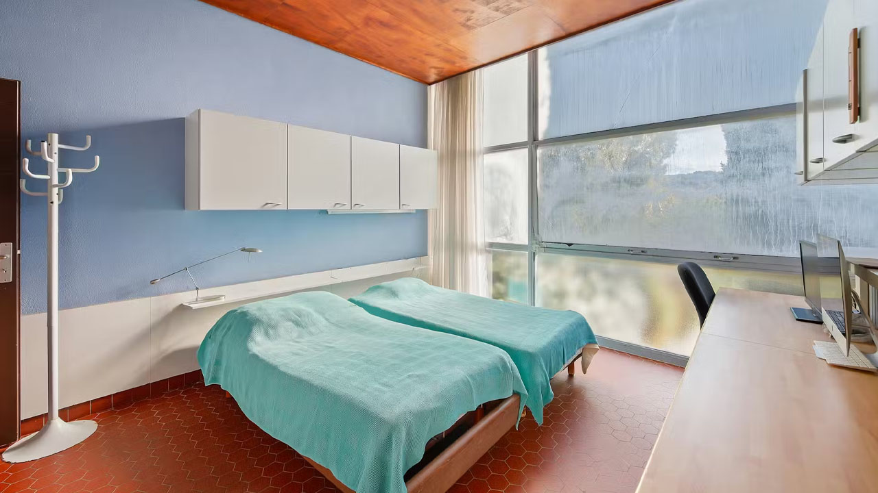 1931 Modernist Le Corbusier Villa in South of France - bedroom