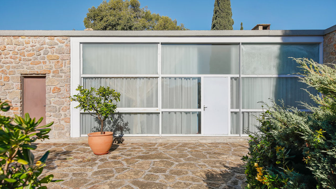 1931 Modernist Le Corbusier Villa in South of France - exterior 1