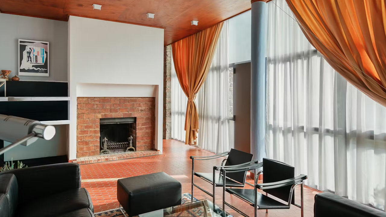 1931 Modernist Le Corbusier Villa in South of France - living area 1