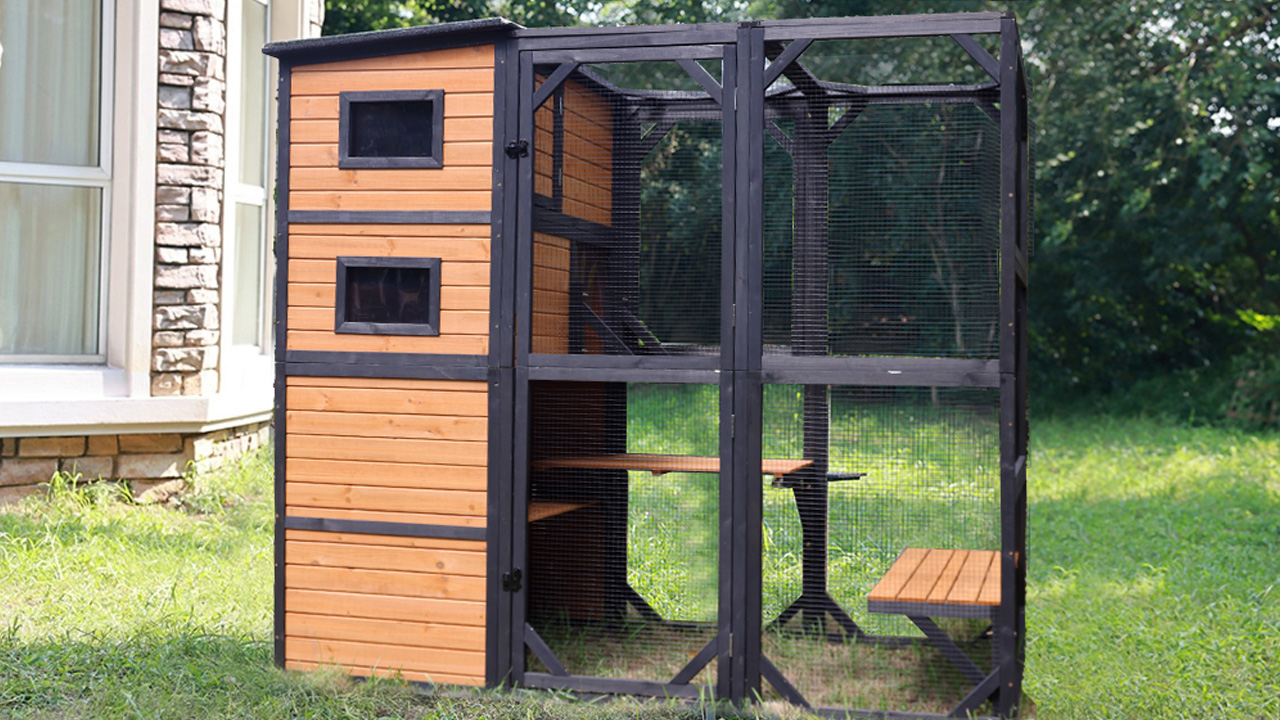 Aivituvin Large Cat Catio is an interactive outdoor space for cats