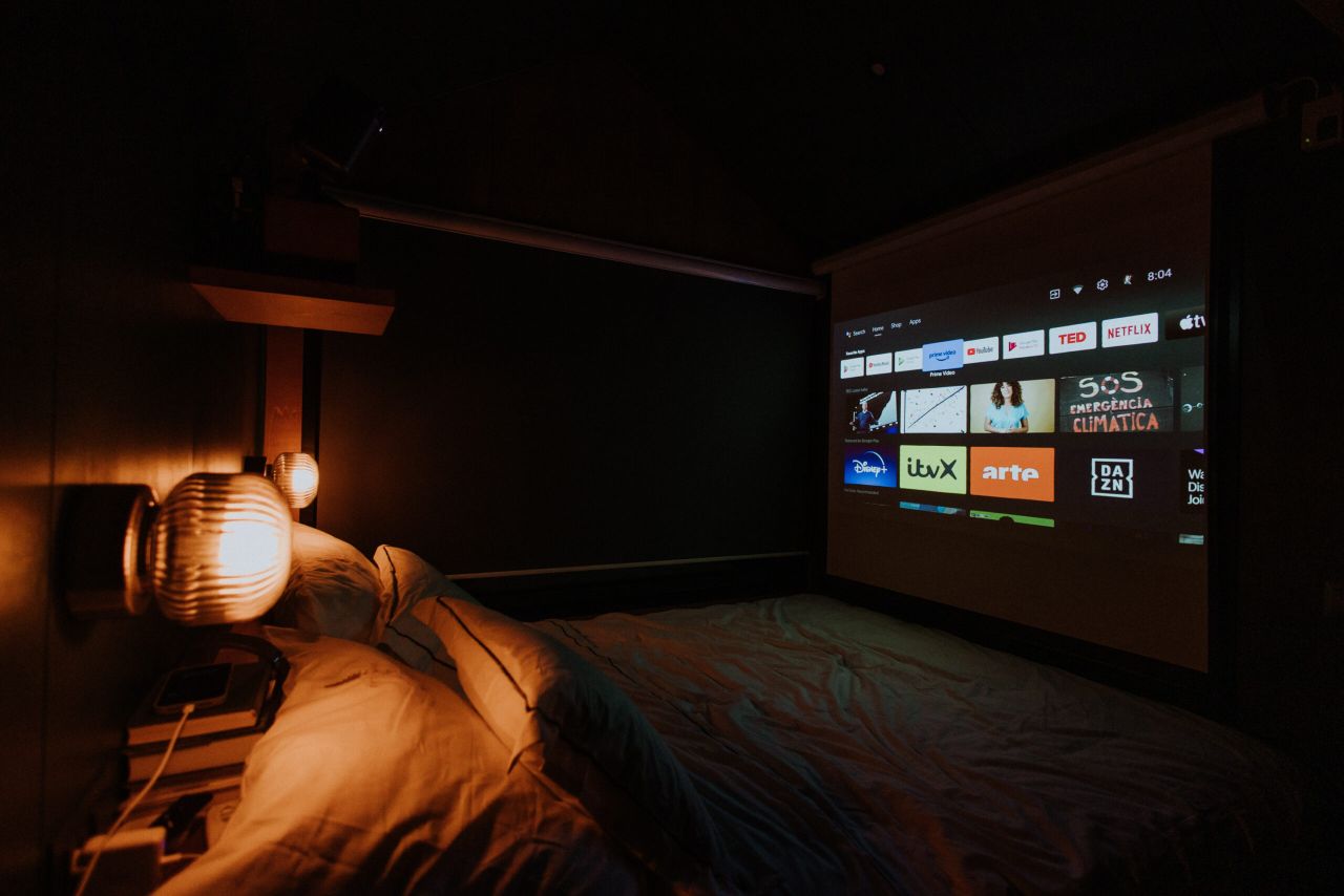 Amsterdam Tiny House_Cozy Bedroom With Projector Screen