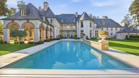 Bing Crosby’s French Renaissance Revival Mansion can Soon be Yours for $29 Million Bing Crosby’s Historic French Renaissance Revival Mansion Gets $29 Million Modern Revival