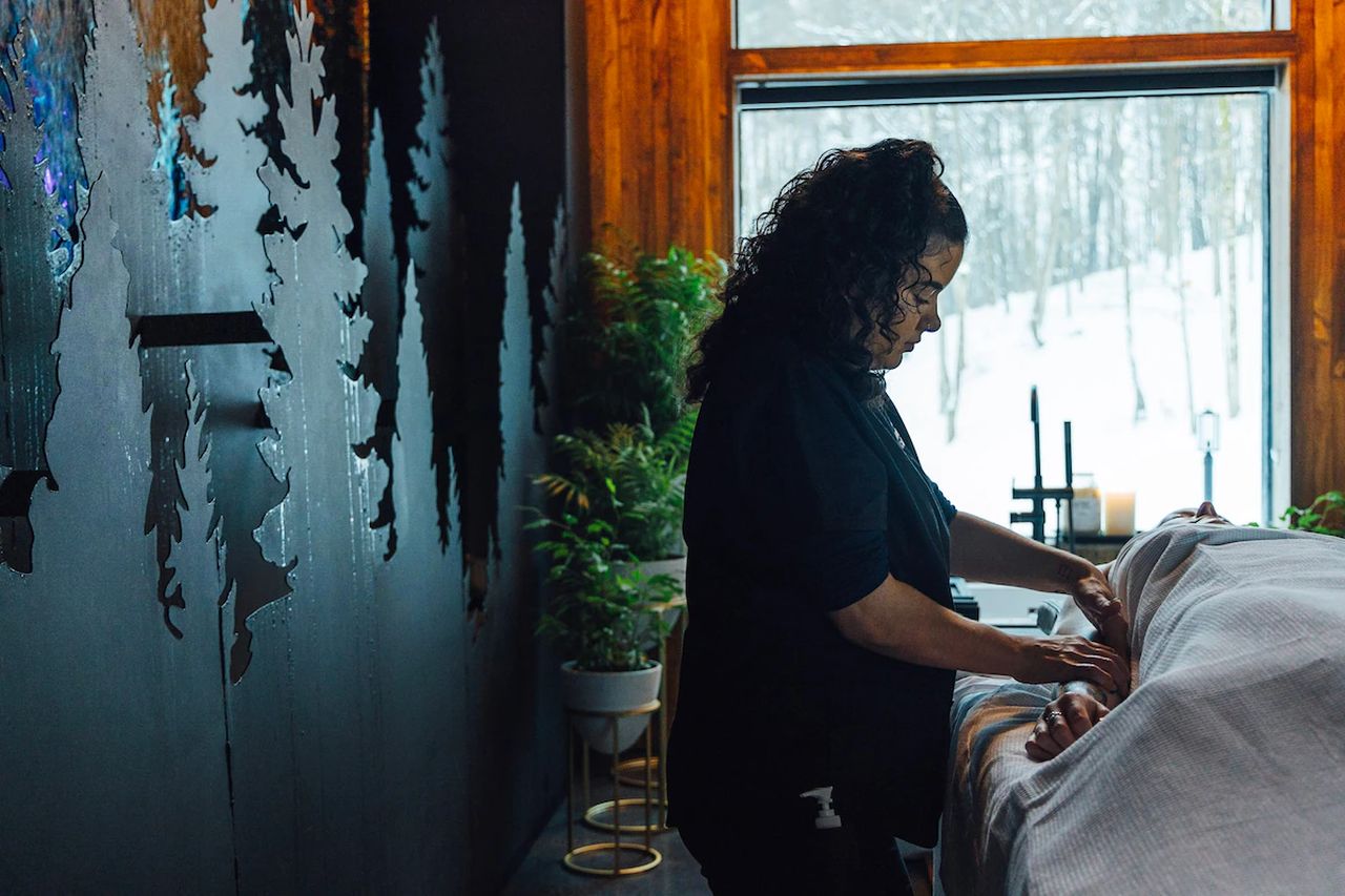 Birch Falls Spa Cabin_spa room_1