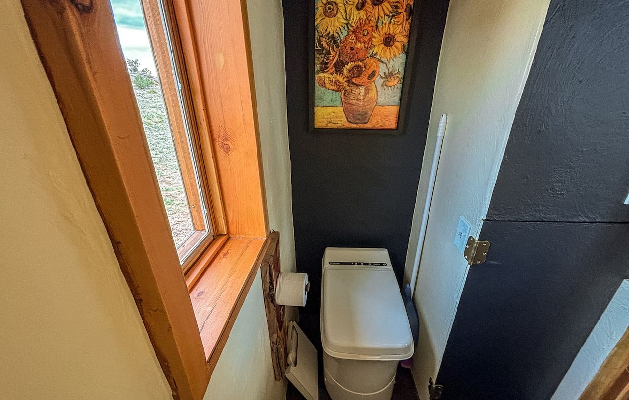 Cabin in Del Norte, Colorado_Full Bathroom