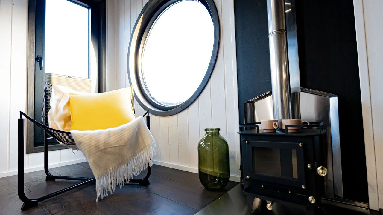 Chia tiny house - elevated lounge