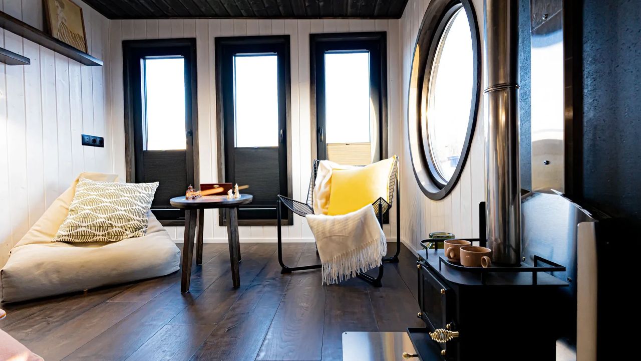 Chia tiny house - reverse loft