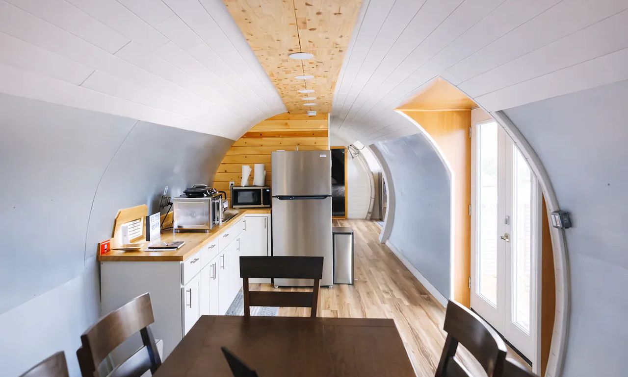 DC-6 Airplane House_3