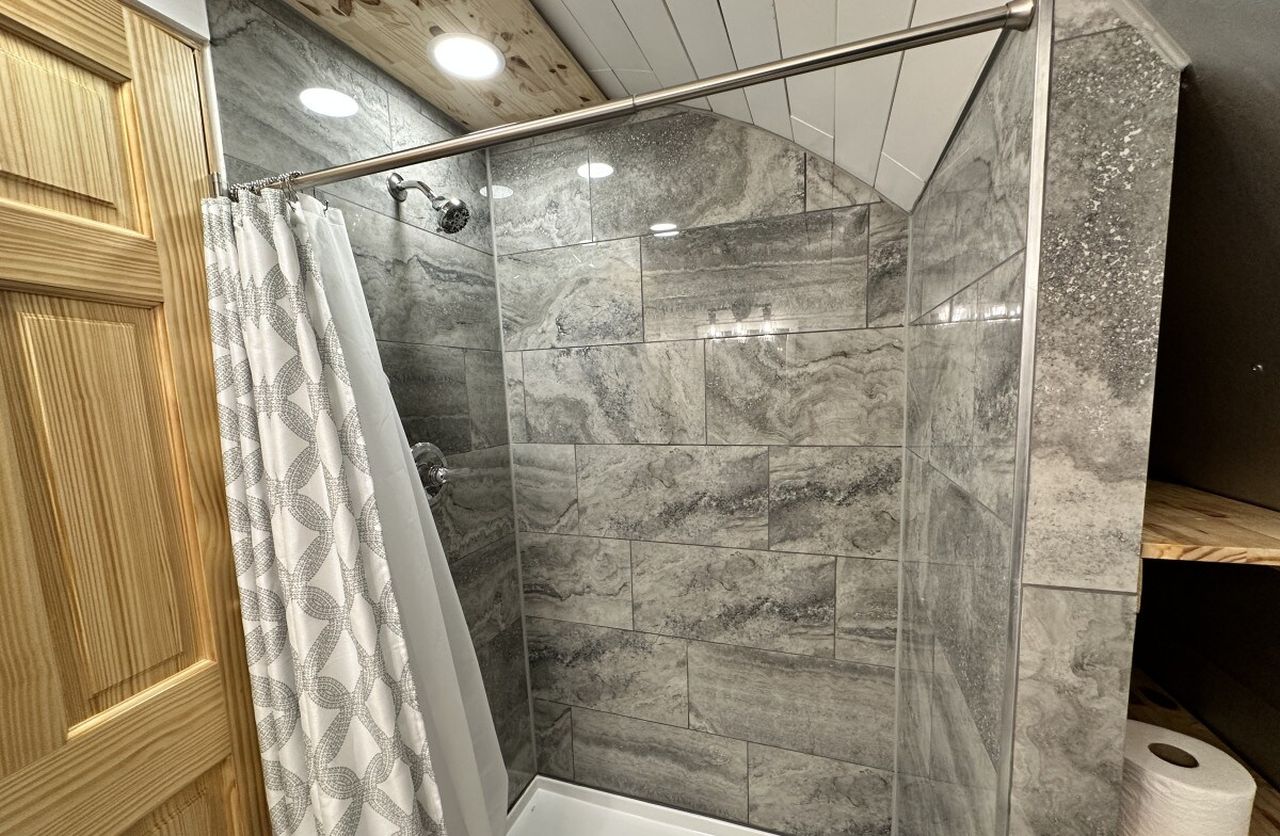 DC-6 Airplane House_Bathroom_1