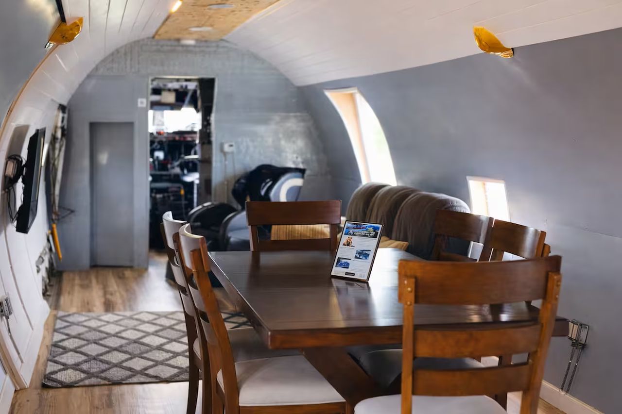 DC-6 Airplane House_Dining Table