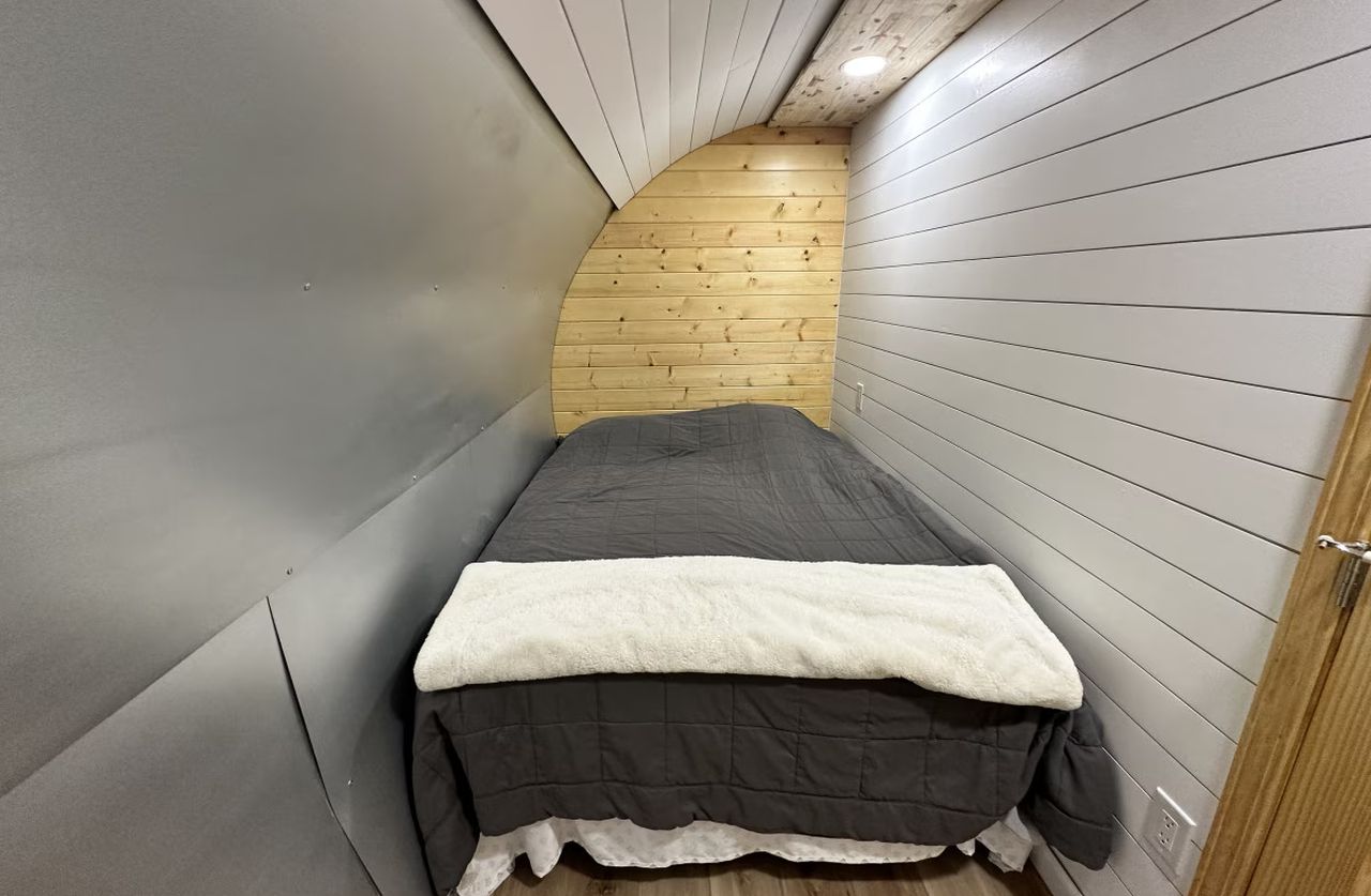 DC-6 Airplane House_Second Bedroom