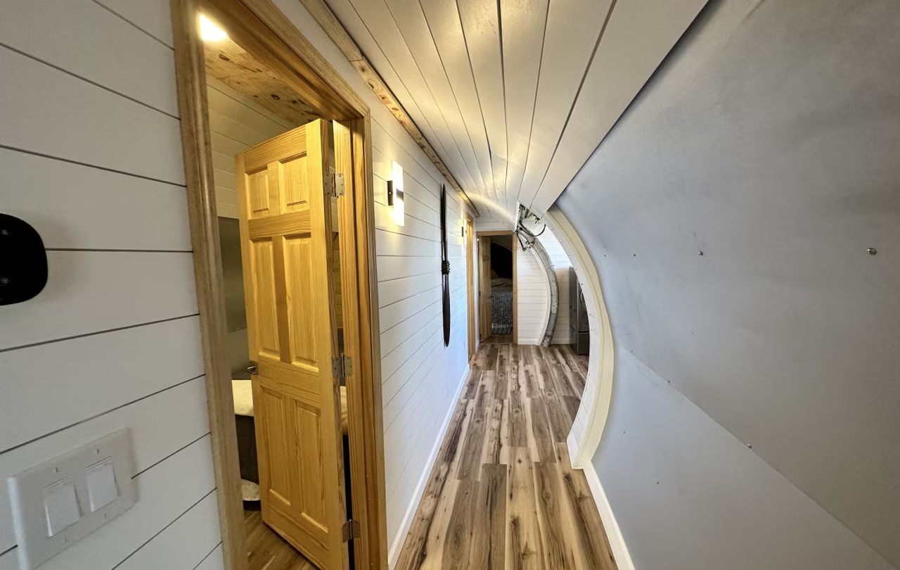 DC-6 Airplane House_interior