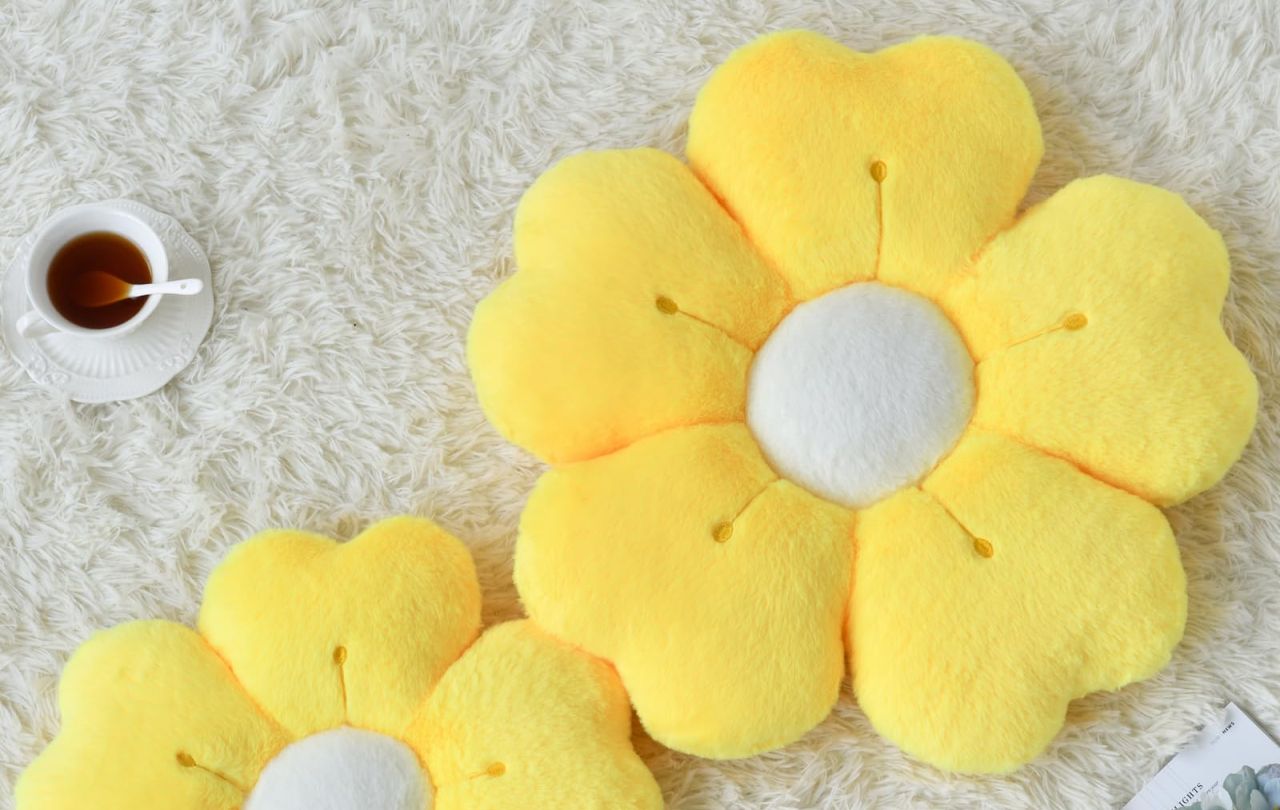 Daisy Pillow