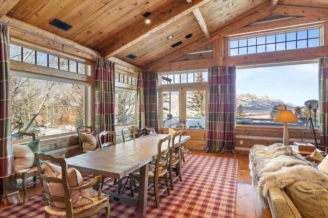 Entire Home at Spring Creek Ranch_dining table