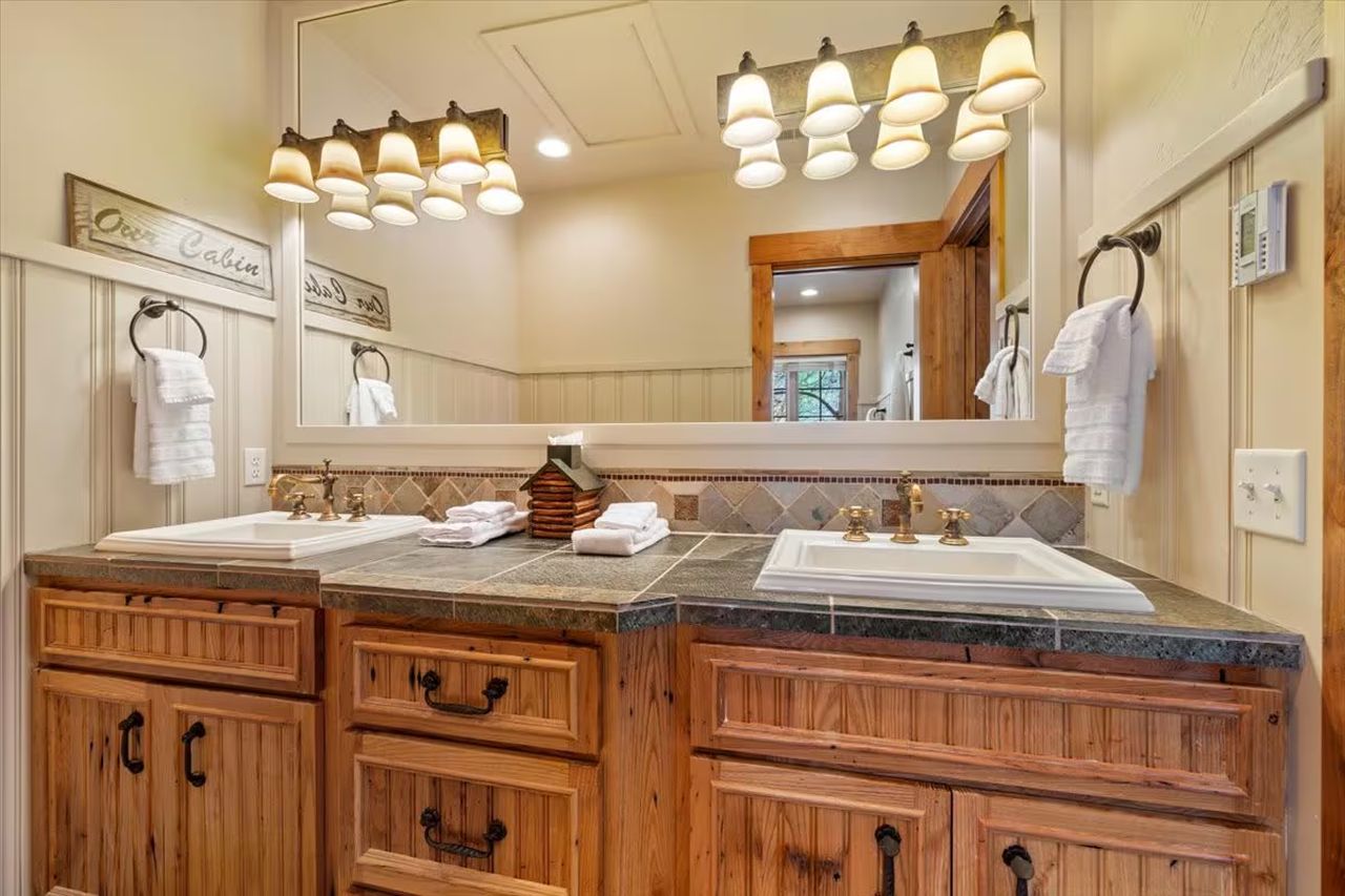 Entire Home at Spring Creek Ranch_primary bathroom