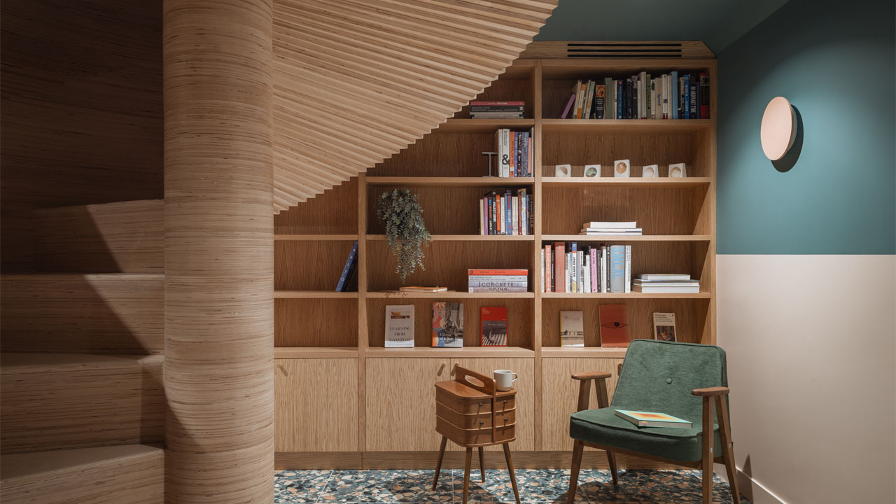 The library besides staircase