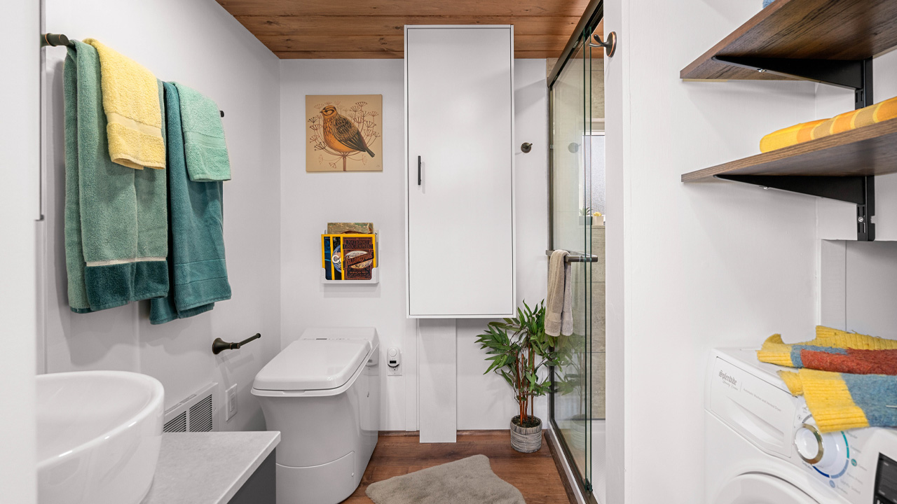 Knoll gooseneck tiny house - bathroom