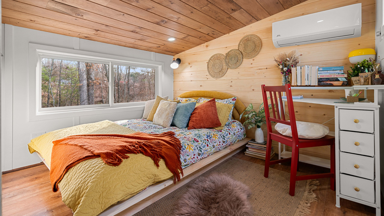 Knoll gooseneck tiny house - bedroom