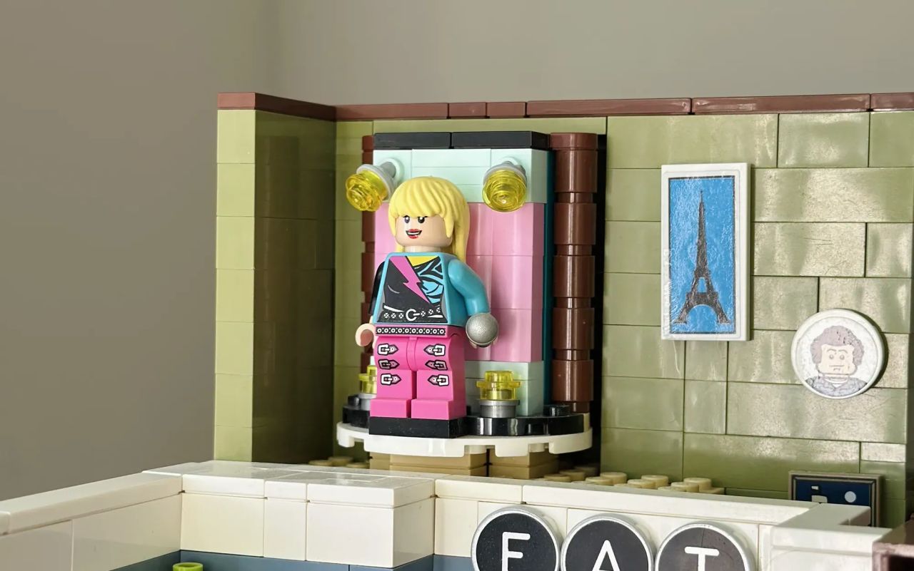LEGO Hannah Montana House_Transformation Function With Hannah