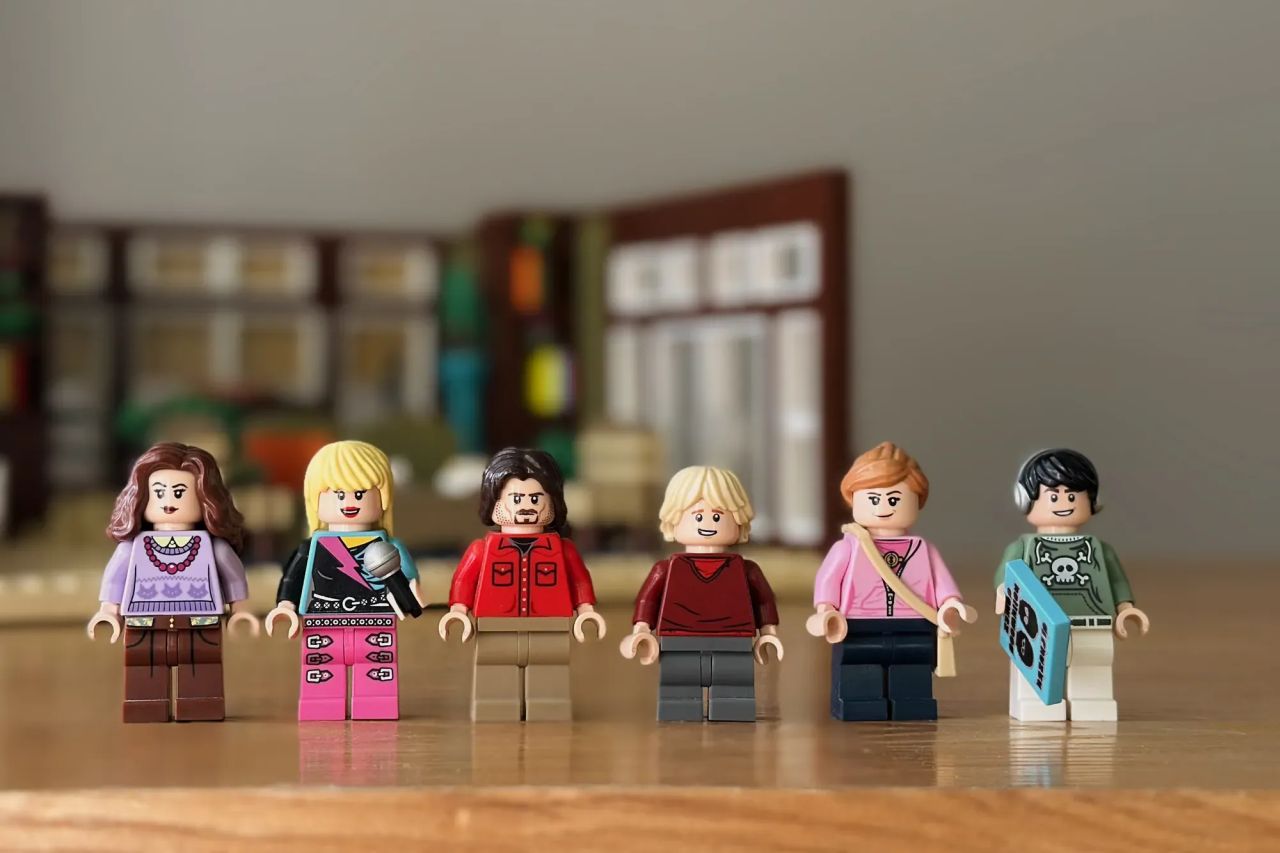 LEGO Hannah Montana House_six mini figures