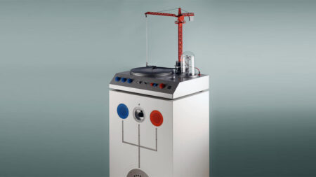 Love Hulten’s Turntable Replaces Tonearm With Miniature Crane