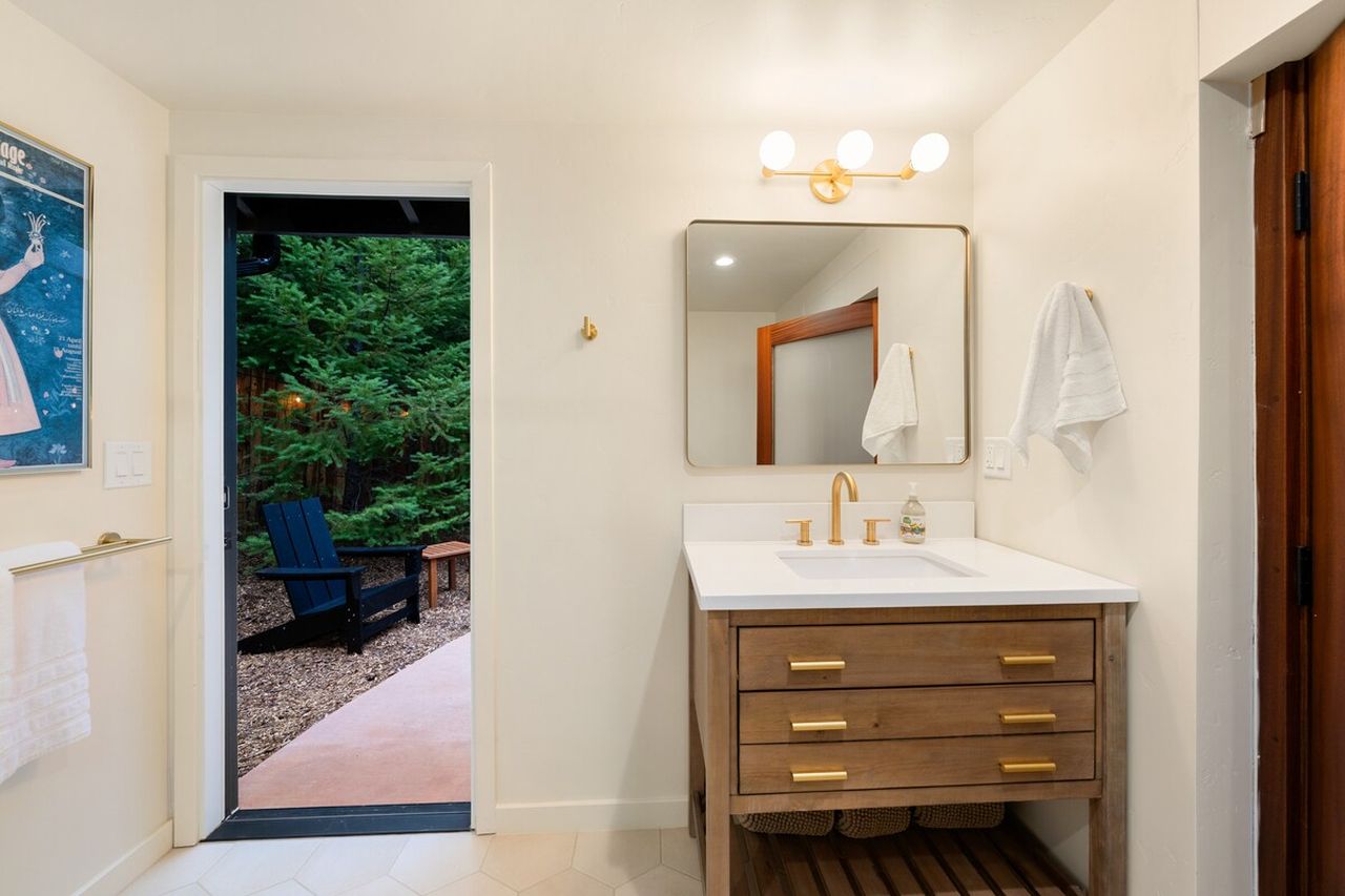 Oak Yurt Stay_Bathroom_1