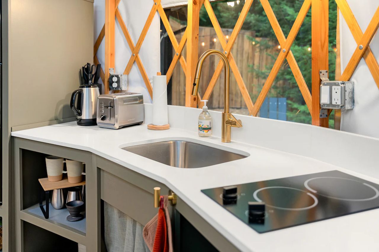 Oak Yurt Stay_Kitchen