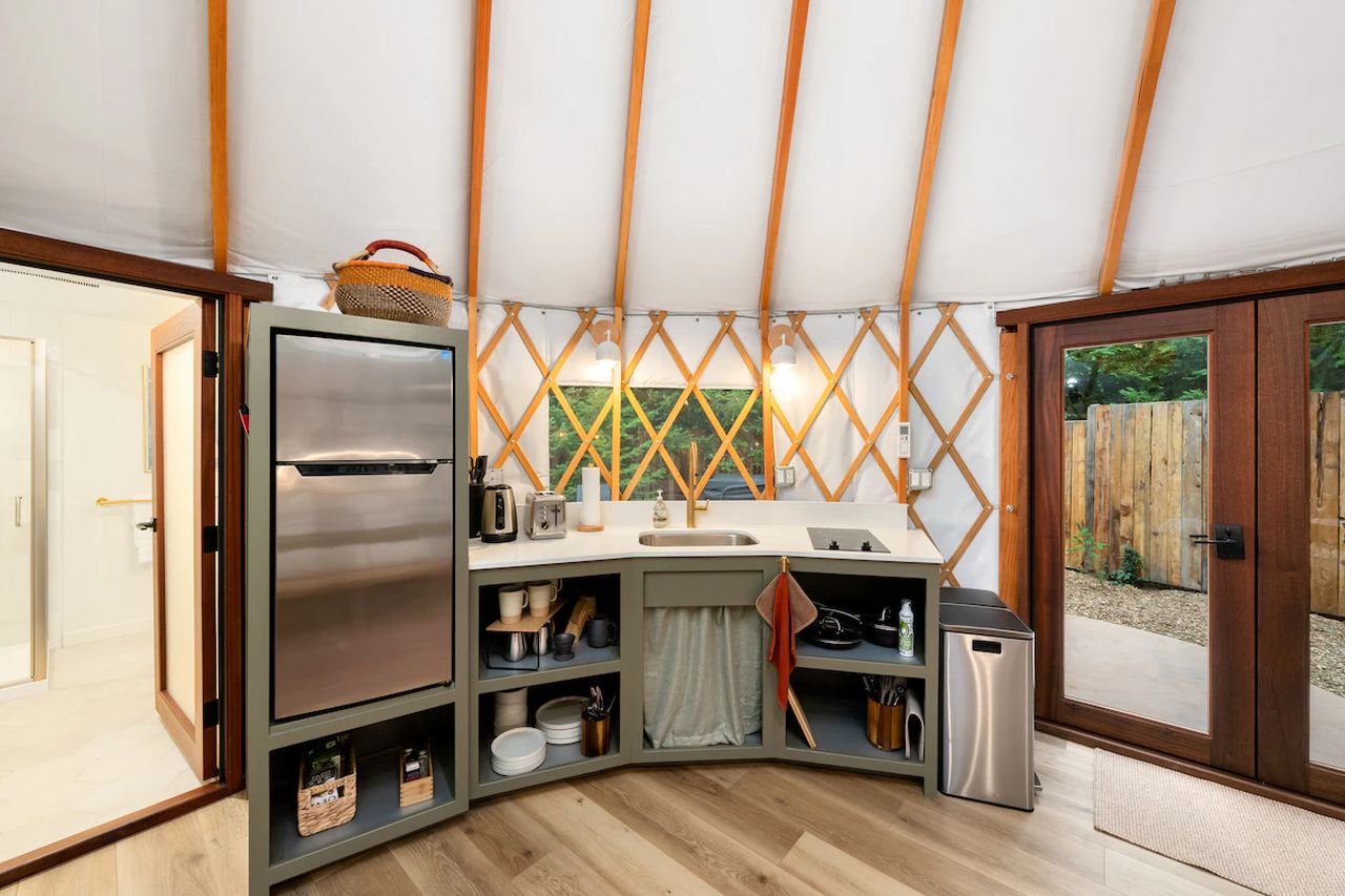 Oak Yurt Stay_Kitchen_1