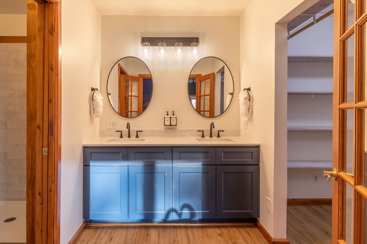 Oceanfront Home_bathroom with walk-in closet