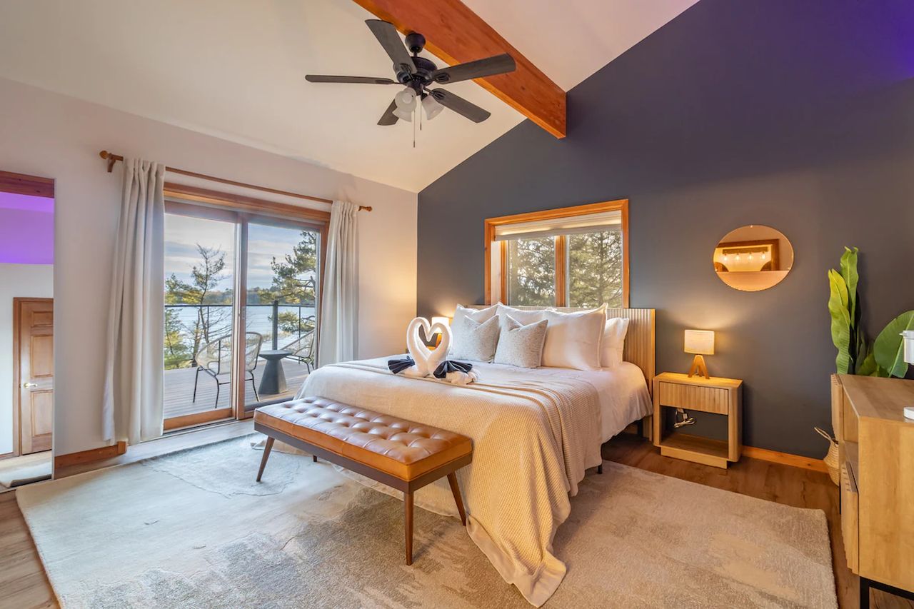 Oceanfront Home_bedroom no 1