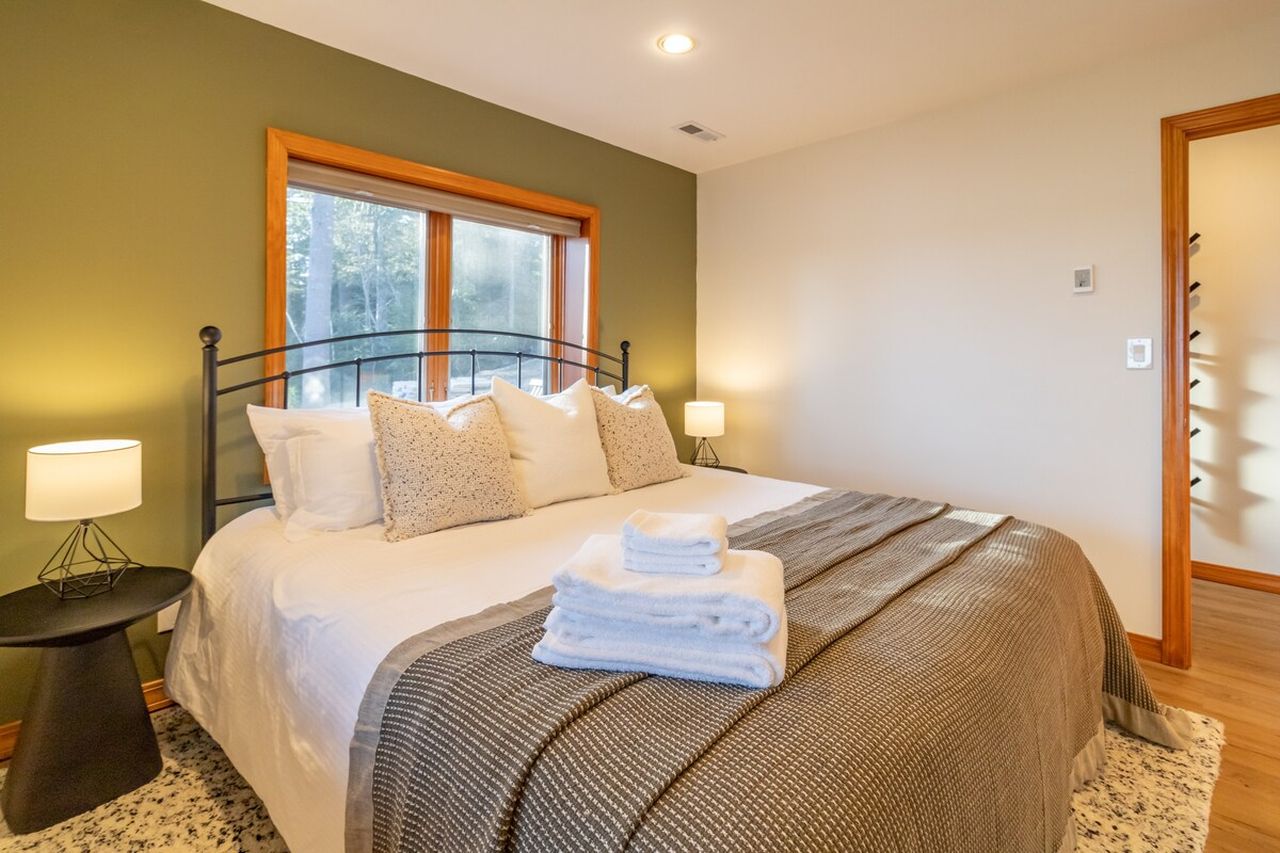 Oceanfront Home_bedroom_8